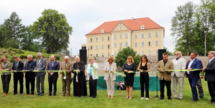 Uroczyste otwarcie  Centrum Przyrodniczo-Edukacyjnego KPN w Sobieszowie